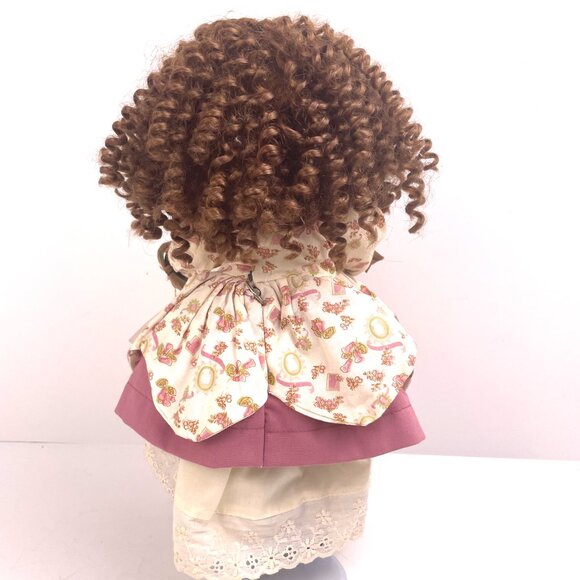 Paradise Galleries Musical Porcelain Doll 15” 1994 TC J779 with Lace Parasol - Picture 7 of 15